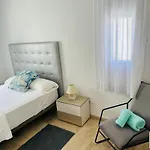 Royal Modern فيلة