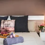 Royal Modern فيلة أذيخي