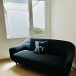 Royal Modern أذيخي