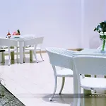 Royal Modern فيلة *