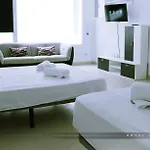 Royal Modern أذيخي